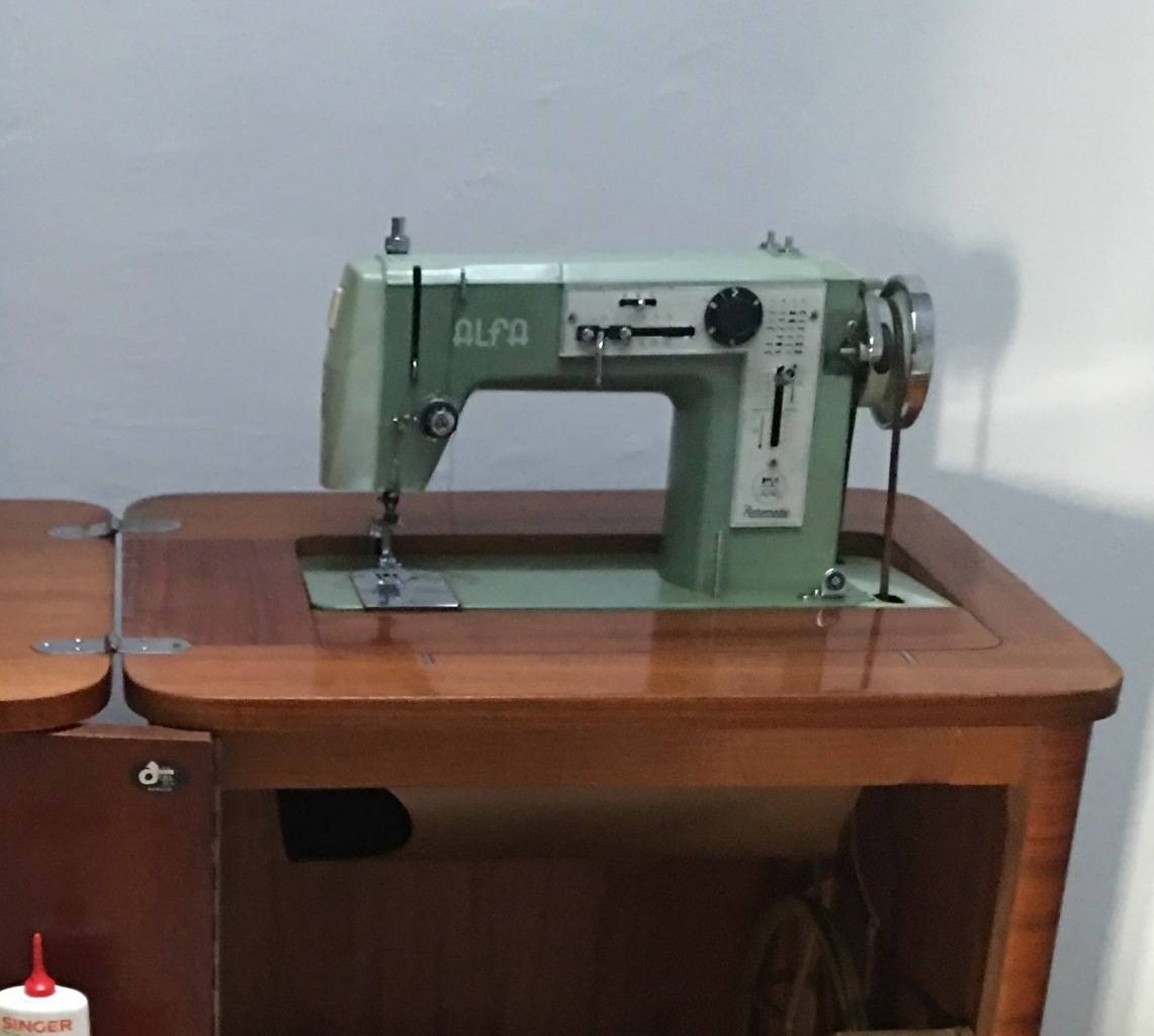 máquina de coser alfa con el cabezal y mueble - Compra venta en