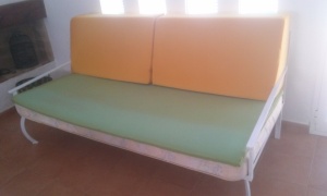 Colchón de 90x190 convertido en sofá - Reciclandoenelatico